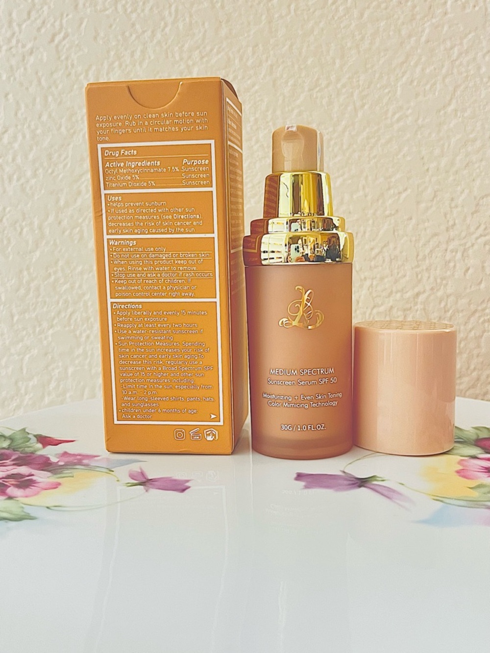 NIB***Luxe Color Changing Foundation SPF 50
Brush Included / Color Shade Medium - Picture 4 of 11